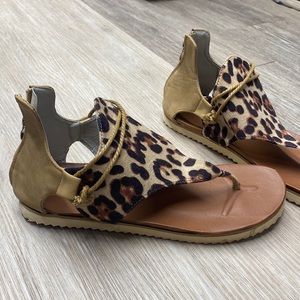 Super cute cheetah print sandals